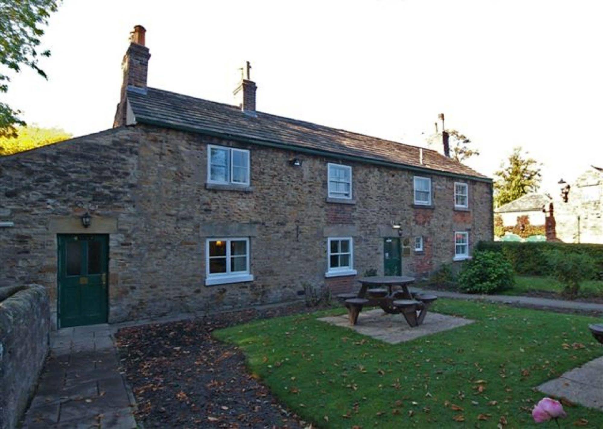 Rockingham Arms By Greene King Inns Wentworth  Exterior foto