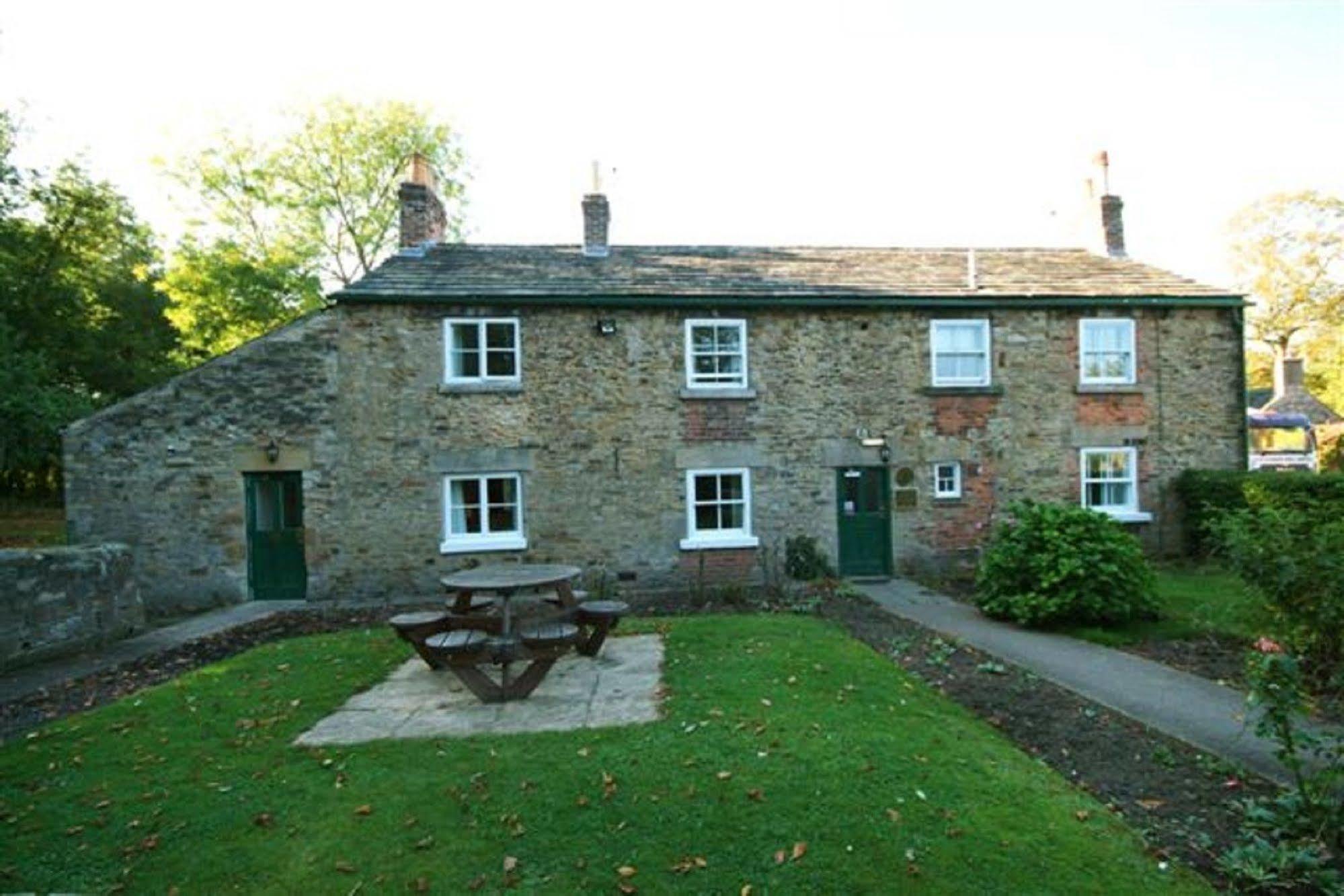 Rockingham Arms By Greene King Inns Wentworth  Exterior foto
